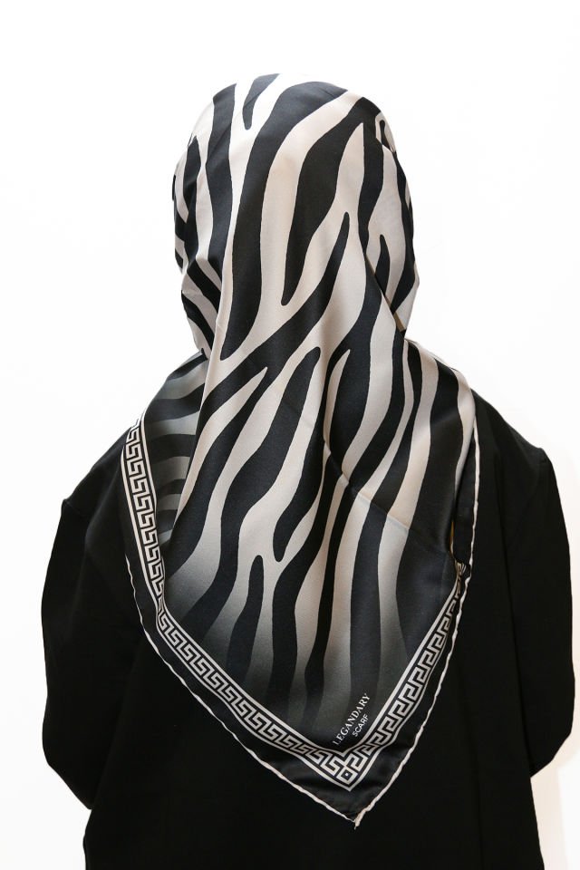 Alcan Avm Legandary Scarf  Zebra desenli Siyah Beyaz Desenli Eşarp