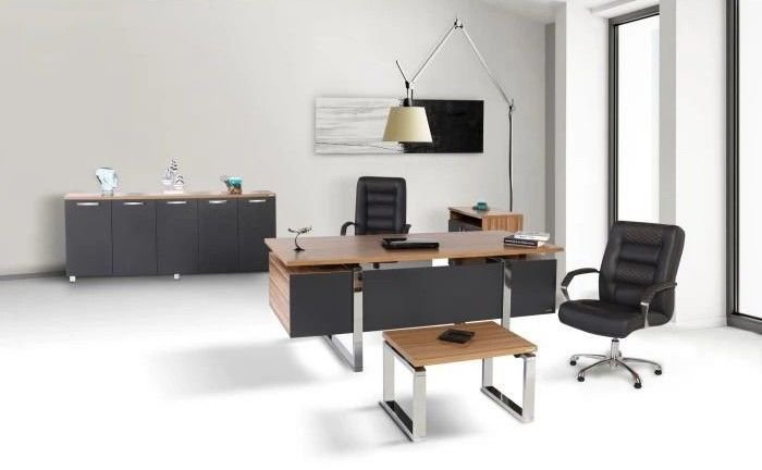 Lares Müdürlüğü Ofis Kütüphanesi