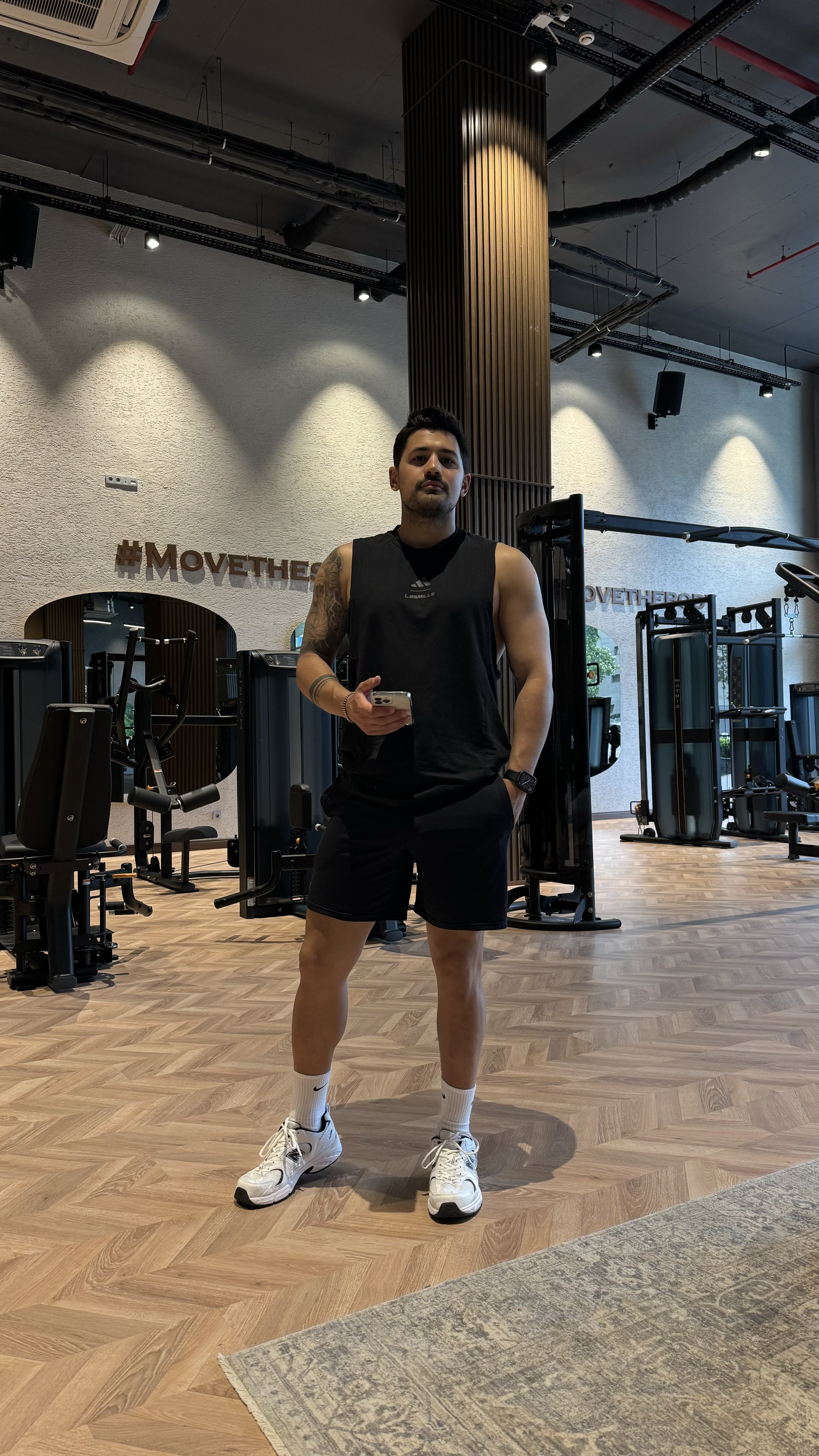 1994 yılında İstanbul doğumlu Tugay Çakar’ın spor serüveni küçük yaşlarda amatör olarak yüzmeyle tanışarak başladı. İlkokul ve ortaokul dönemlerinde profesyonel olarak lisanslı basketbol oynadı. Lise yıllarında ise 3 yıl okul takımında futbol oynadı. Üniversiteye geçerken ağırlık sporuyla tanıştı. Üniversitenin ilk yıllarında Fitness Akademi’nin Avrupa’da geçerli EREPS Personal Trainer Level 4 sertifikasını ve Tvgfbf 1. Ve 2. Kademe Antrenörlük belgelerini aldı. Daha sonra  •Pilates modül 1  •Hareket Anatomisi •Üst Ekstremite Anatomisi ve Hastalıkları •Alt Ekstremite Anatomisi ve Hastalıkları •Omurga Anatomisi ve Hastalıkları •Fonksiyonel Streching eğitimlerini tamamladı.