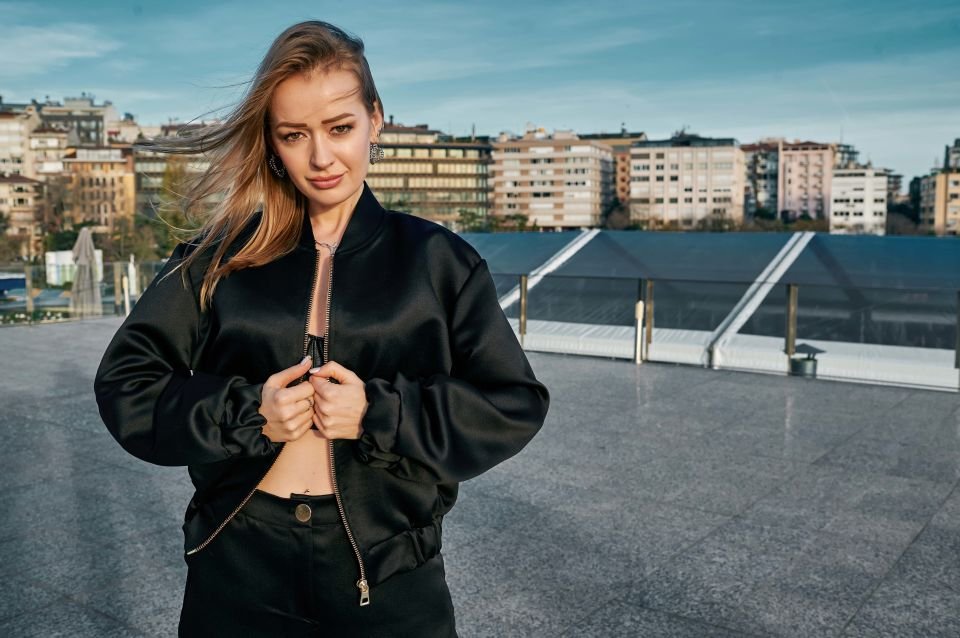 Белая куртка-бомбер с вышивкой Dolce Black S