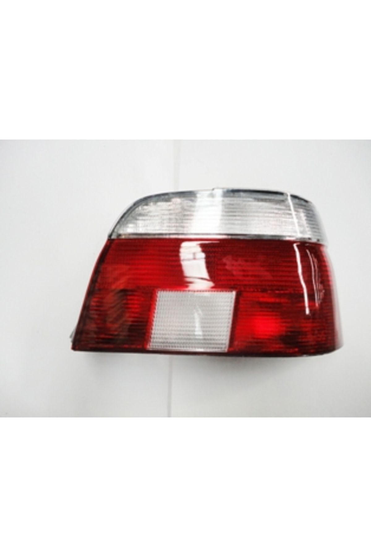 Bmw 5 Serı- E39- 96/00; Stop Lambası Sağ Kırmızı/beyaz (DUYSUZ) (ELLA)