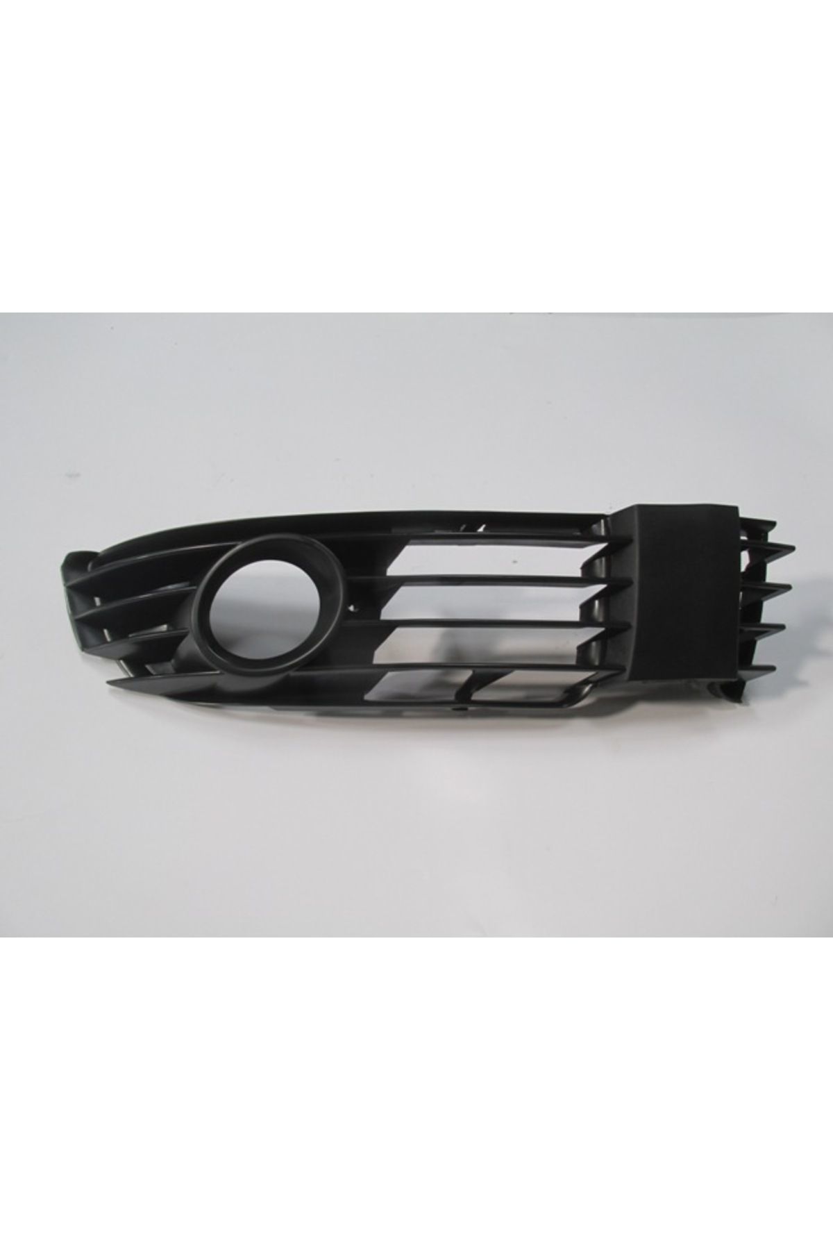 Volkswagen Passat- B5- 01/05; Sis Lamba Kapağı Sağ Sis Delikli Siyah 3b0853666lb41