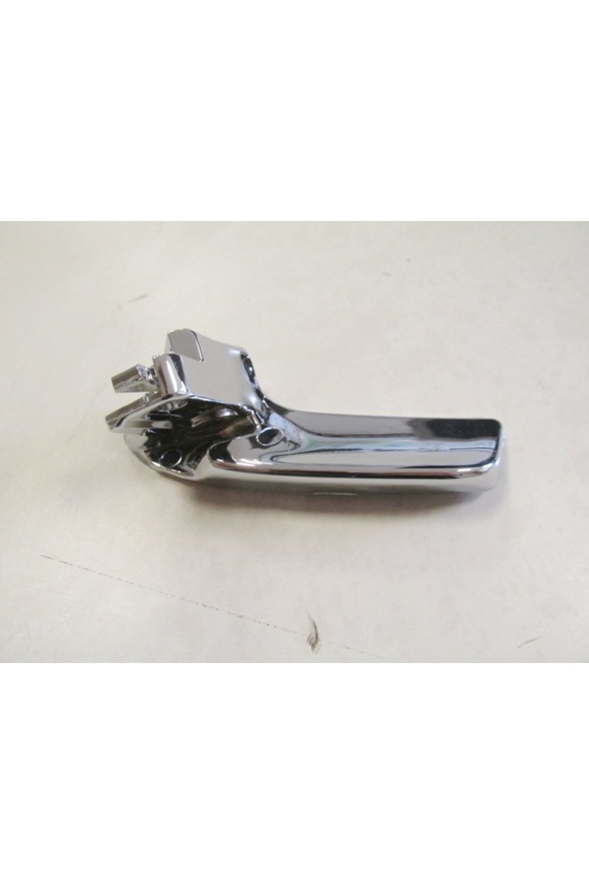 SEAT IBIZA- 09/12; ÖN KAPI İÇ AÇMA KOLU ELCEĞİ (KULBU) SAĞ NİKELAJLI 6J0837114A