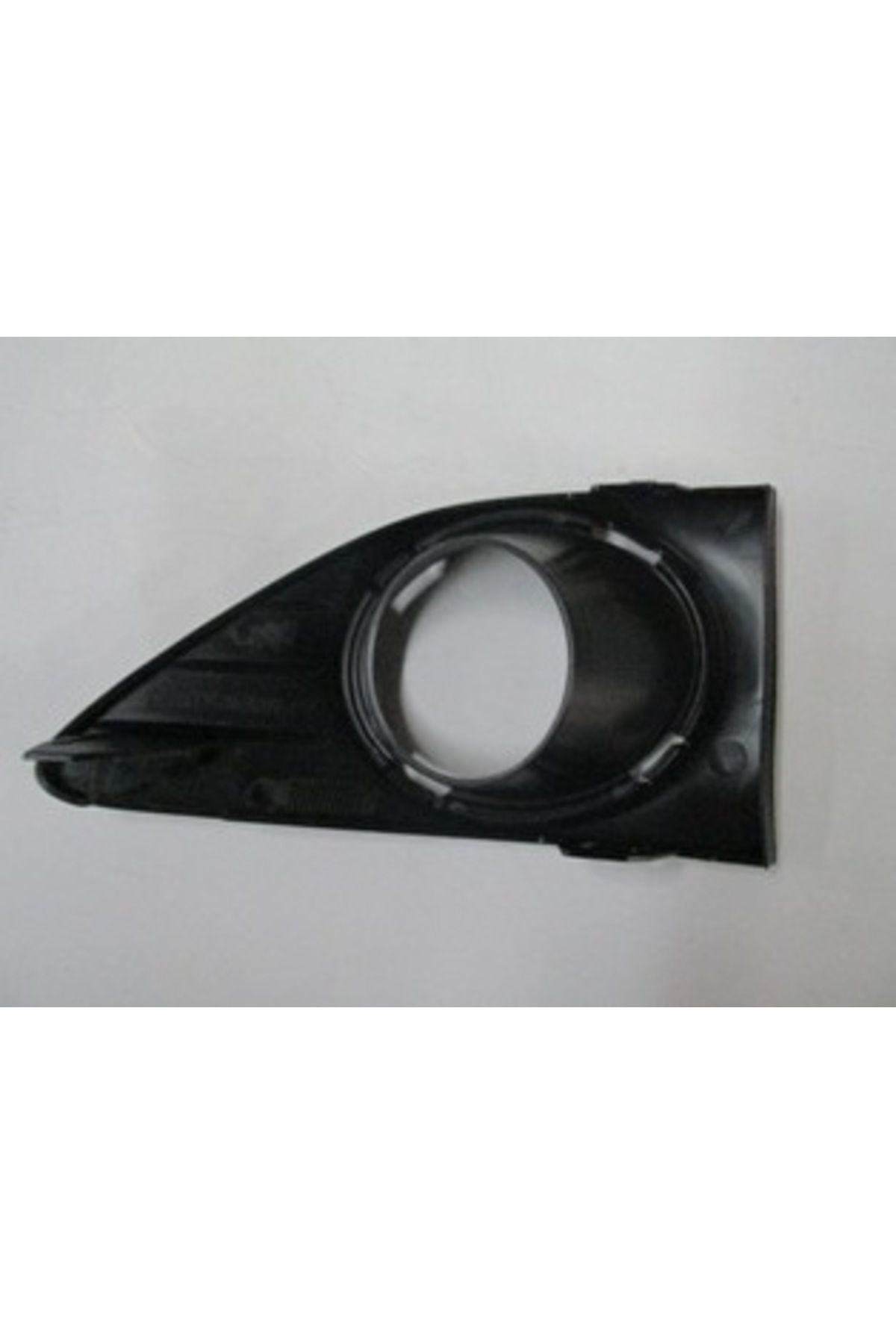 Renault Symbol- 13/16 Sis Lamba Kapağı Sol (SİS YUVASI NİKELAJ DELİKLİ) 261528359r