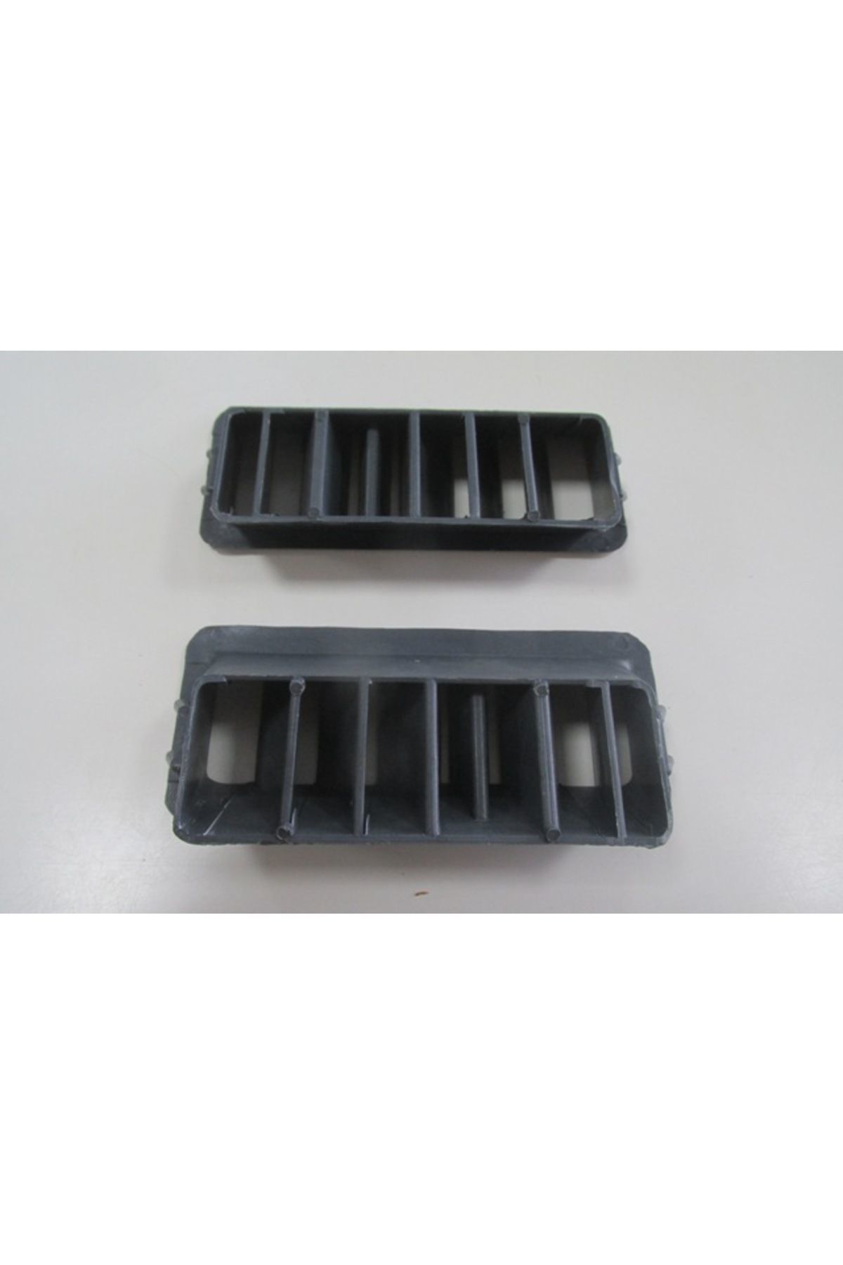 VOLKSWAGEN TRANSPORTER- T4- 90/95; ÖN GÖĞÜS CAM HAVALANDIRMA IZGARASI SAĞ/SOL SET (2 PARÇA)