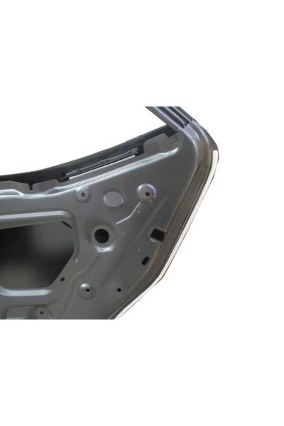 Toyota Corolla Nde180 13/18 Arka Kapı Komple Sağ Siyah (Band Deliksiz) (İceli/çekomastikli) (