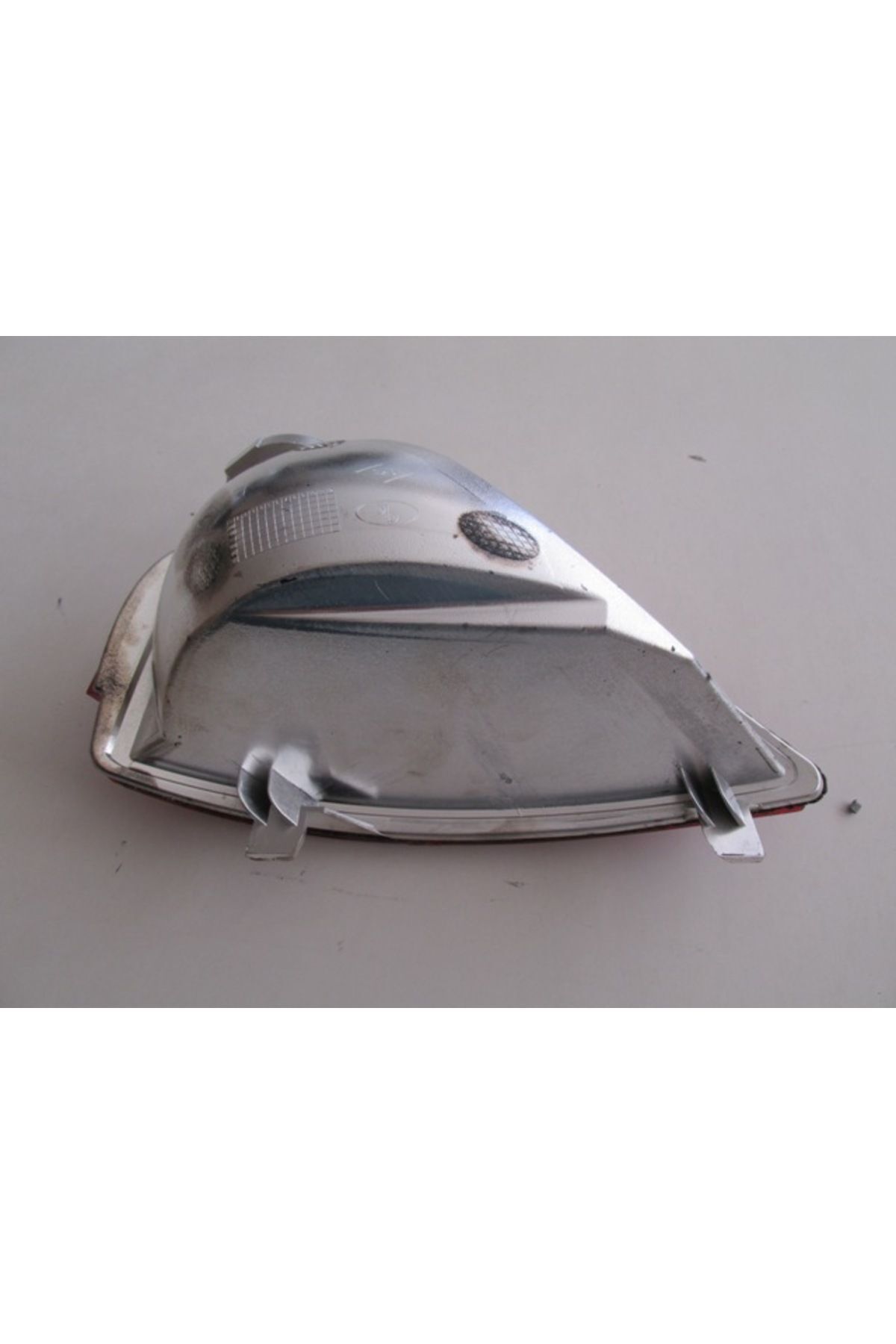 Renault Talıant- 21/24; Arka Tampon Reflektörü Sol Kırmızı (PLEKSAN) 265854470r