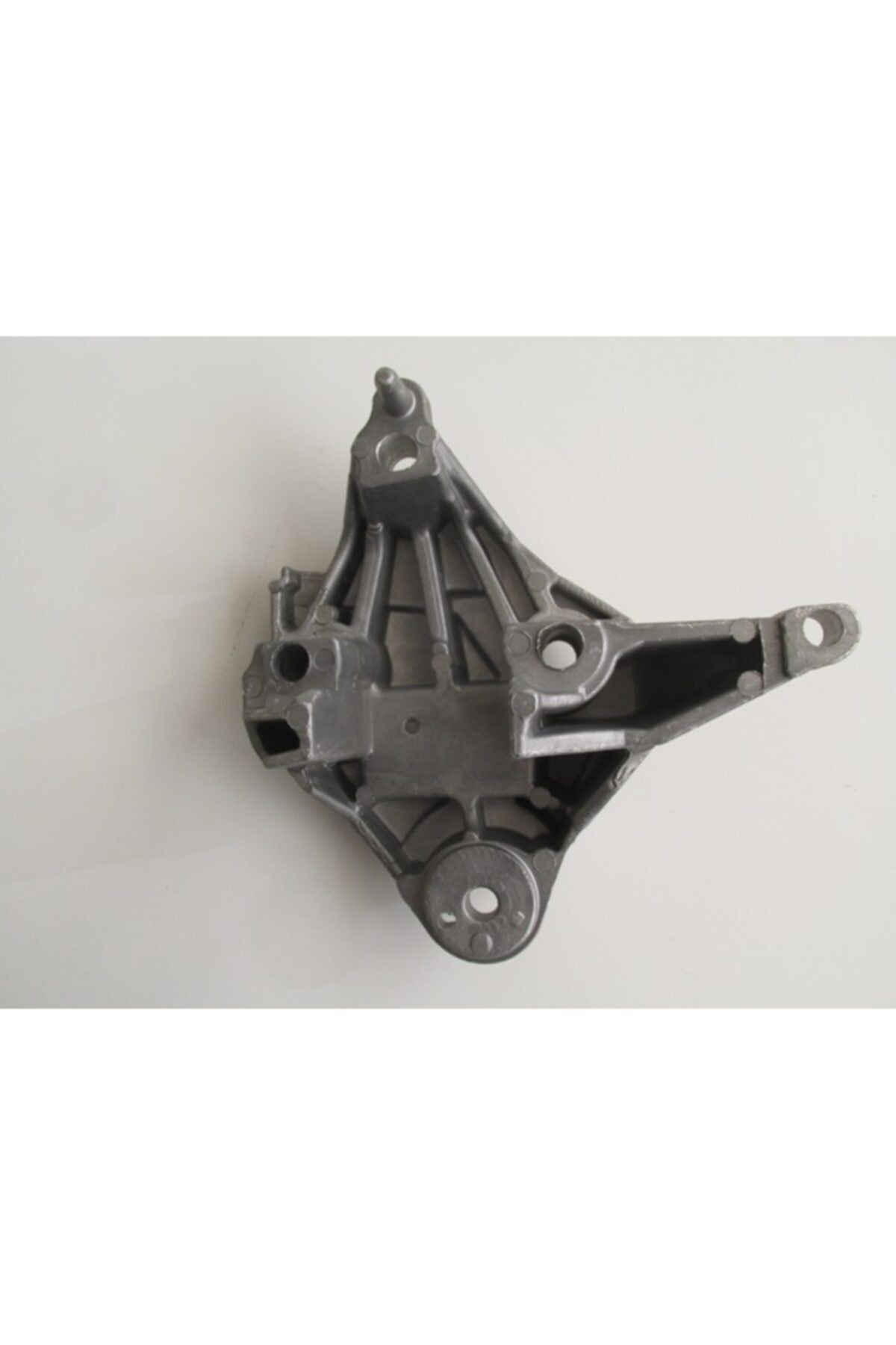 OEM NO 8200101849 UYUMLU RENAULT KANGOO 98/03 MOTOR ÜST BAĞLANTI KULAĞI (TAKOZ) (ALÜMİNYUM)