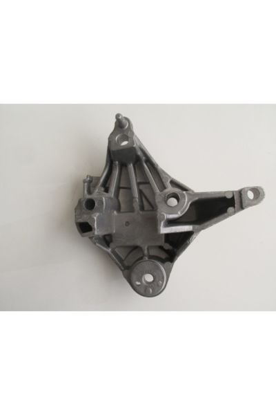 OEM NO 8200101849 UYUMLU RENAULT KANGOO 98/03 MOTOR ÜST BAĞLANTI KULAĞI (TAKOZ) (ALÜMİNYUM)