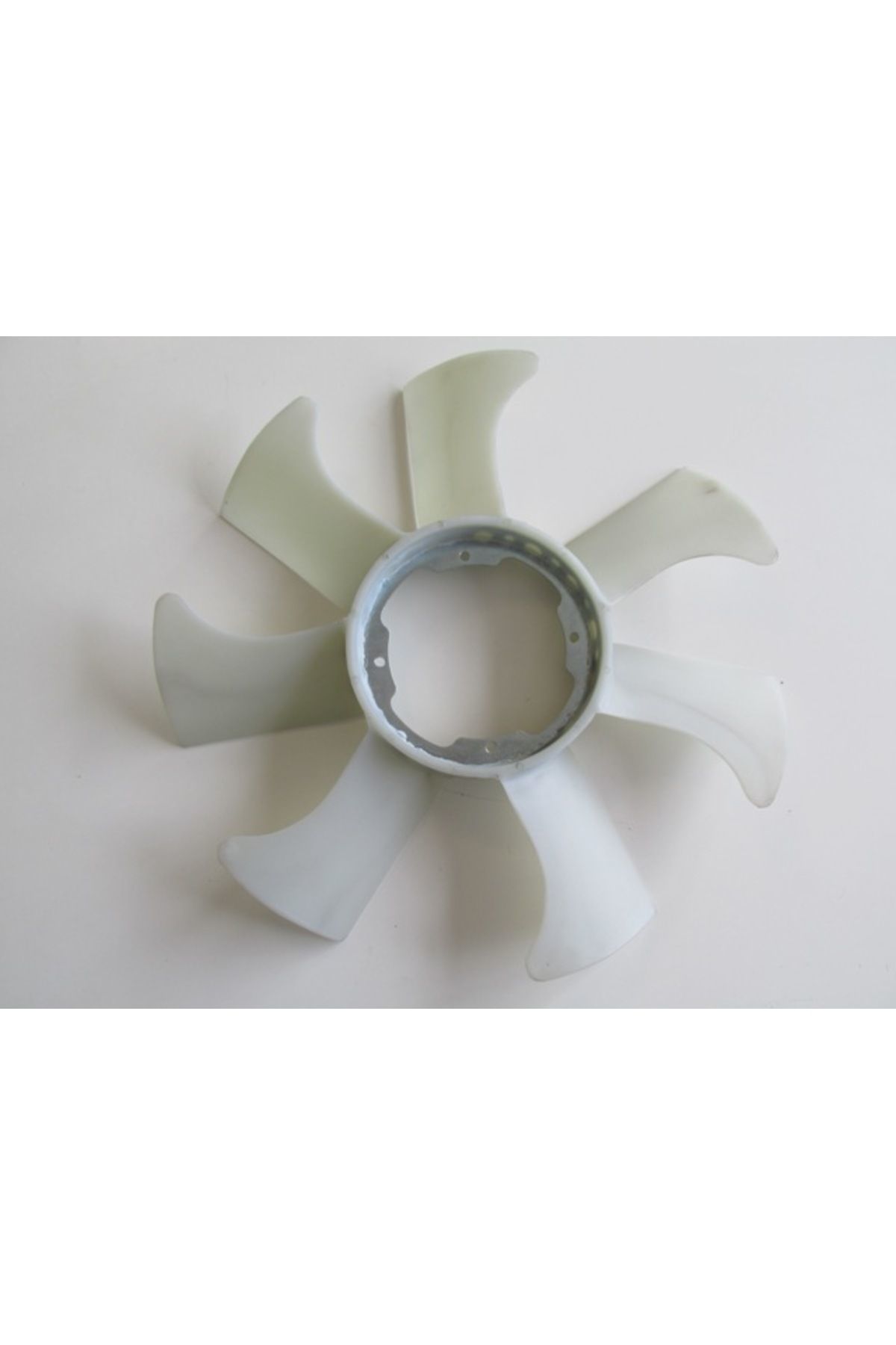Nissan Skystar Pick Up Nd22 03/12 Fan Kanadı