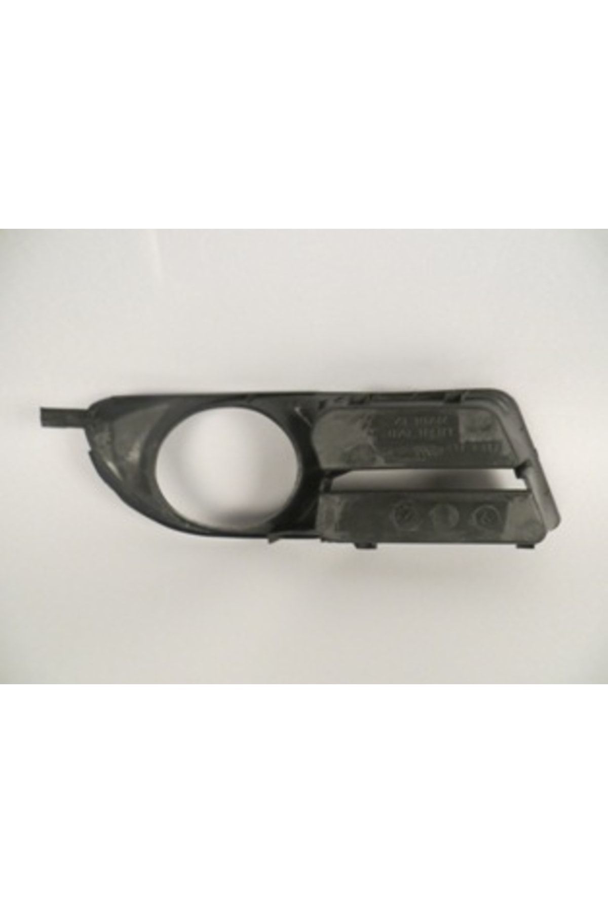 TOYOTA COROLLA- ZZE121- 05/06; SİS LAMBA KAPAĞI SAĞ YUVARLAK DELİKLİ (EURO BODY)