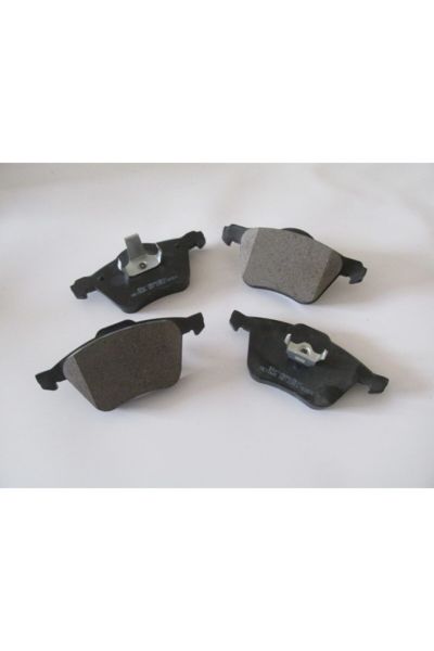 VOLVO V70- 00/04; ÖN FREN BALATASI (KABLOSUZ)(DİSK)(155,2X72,3X18,6/15;6,4X71,6X17)(BRAMAX)