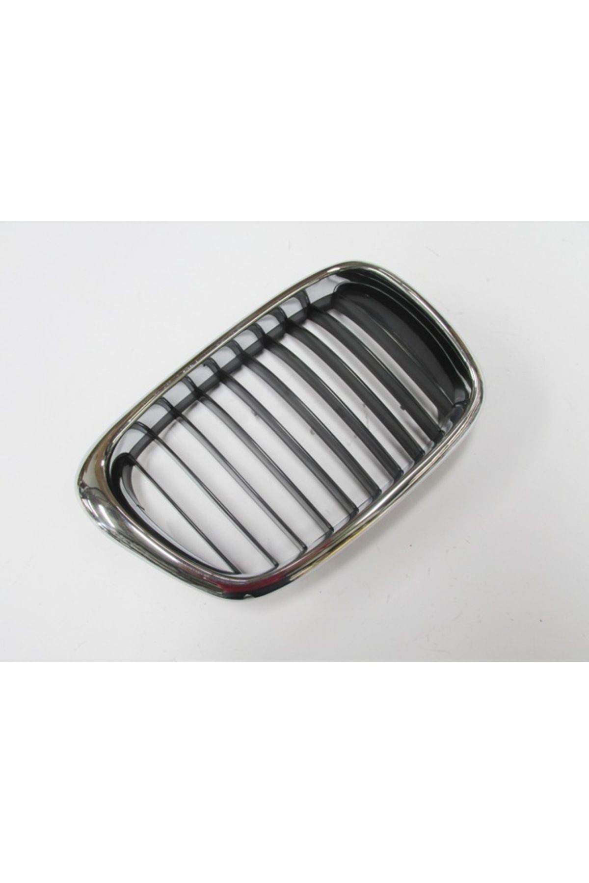 -ParçaAnında BMW 5 SERI- E39- 01/03; ÖN PANJUR SAĞ NİKELAJLI/SİYAH (TW)