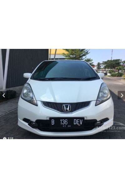 Honda Jazz 09/11 Ön Tampon Siyah (Panjur Delikli Bfn)