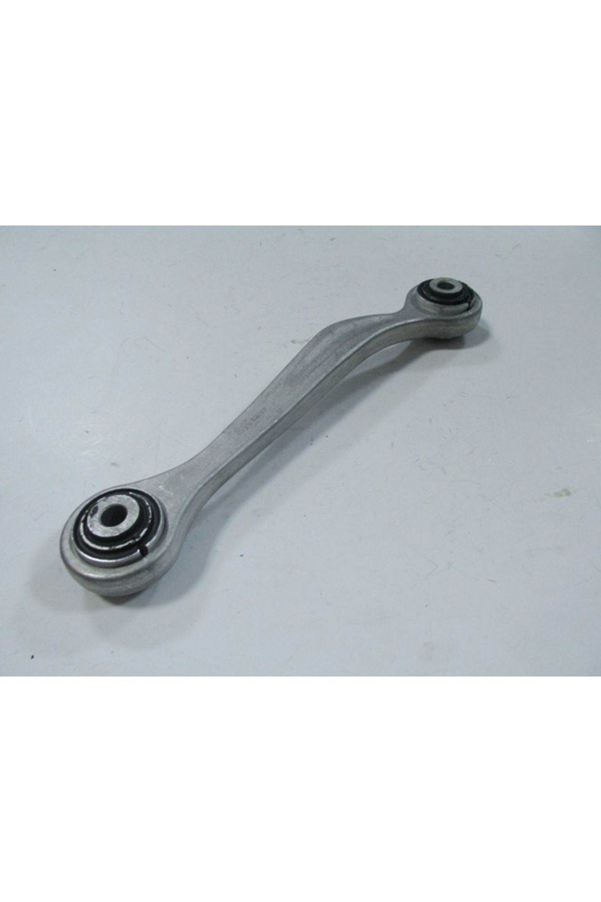 Audi A4 13/15 Arka Üst Tabla Sağ Düz Tip Burçlu (Salıncak) (Sh)