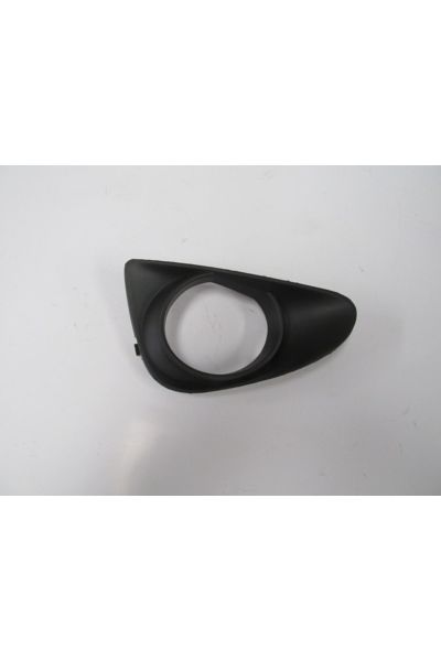 Toyota Yaris 11/14 Sis Lamba Kapağı Sağ Siyah (Sis Delikli) (Tyg)