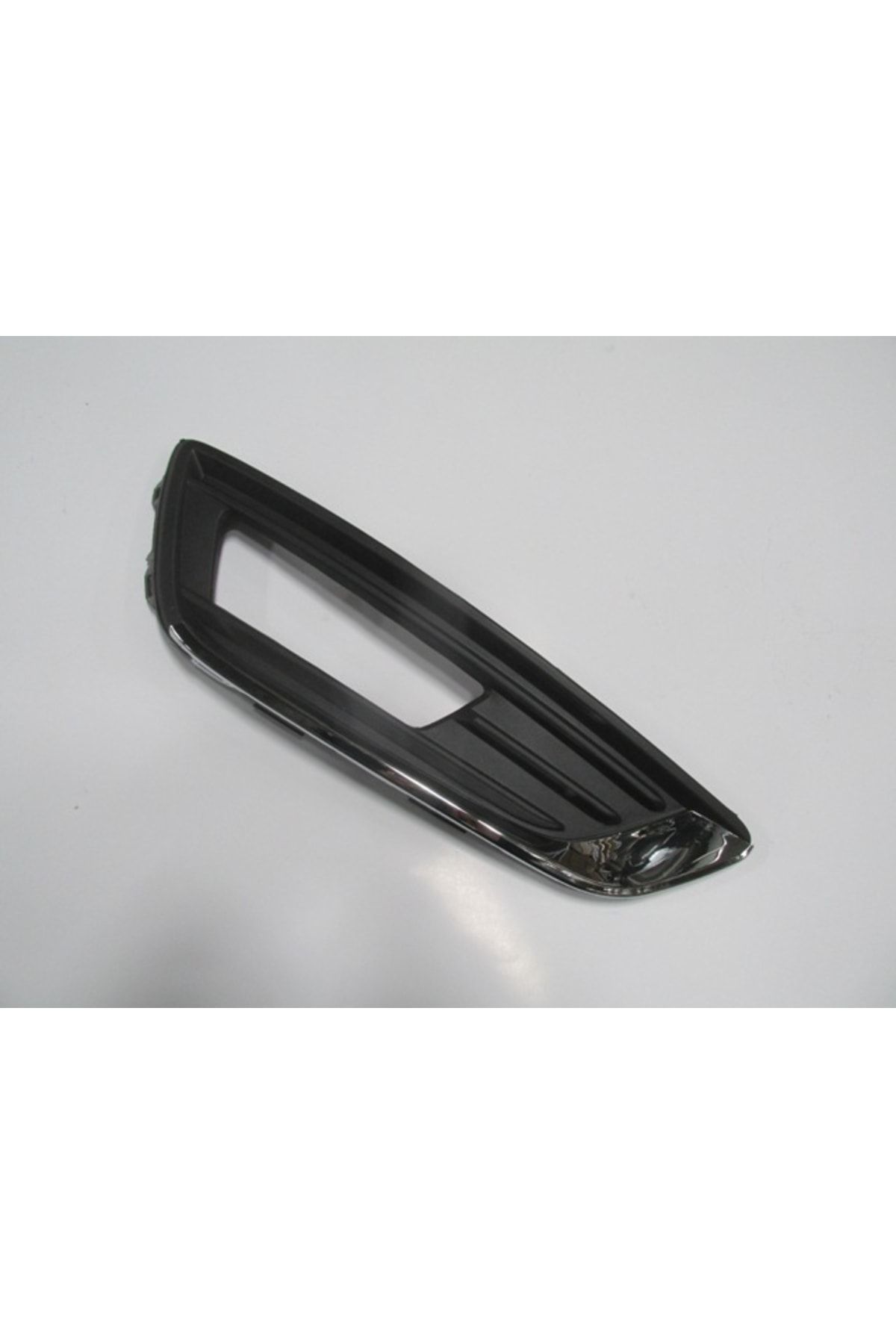 Ford Focus- Sd/hb- 15/18 Sis Lamba Kapağı Sağ Sis Delikli (nikelaj Çıtalı) (tw) F1eb15a298bc