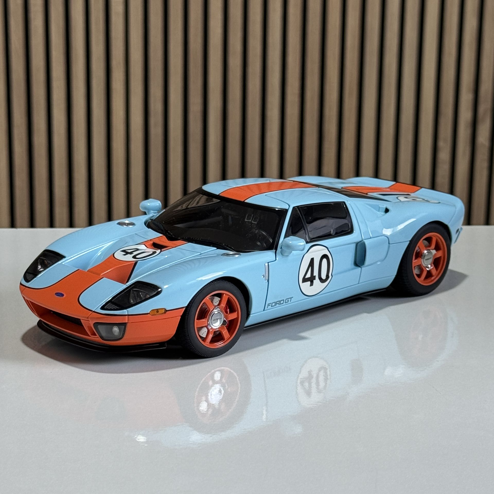 1:18 Ford GT Gulf Livery 2004 - Autoart Millennium