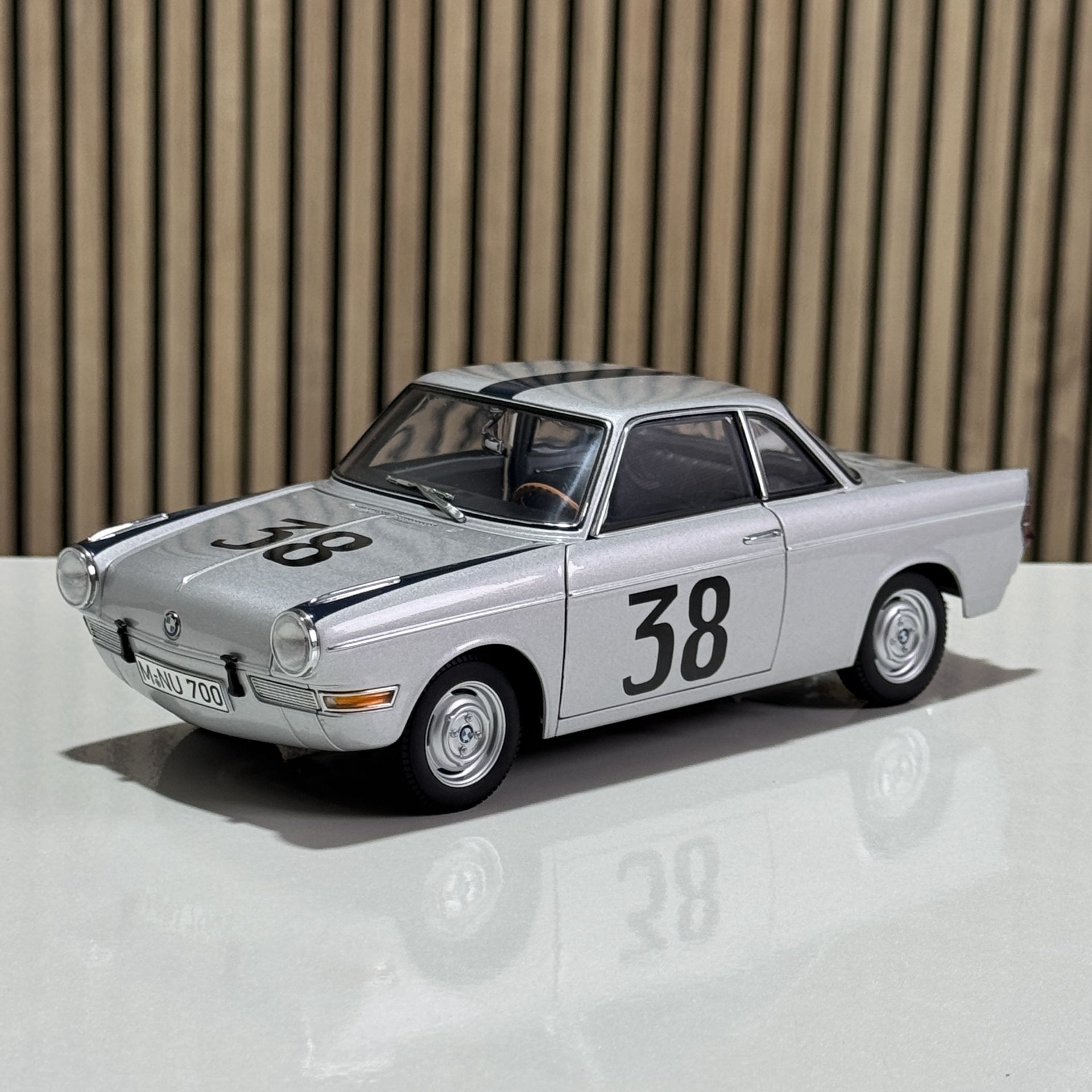 1:18 BMW 700 Rennsport 1960 Innsbruck Hans Stuck - Autoart