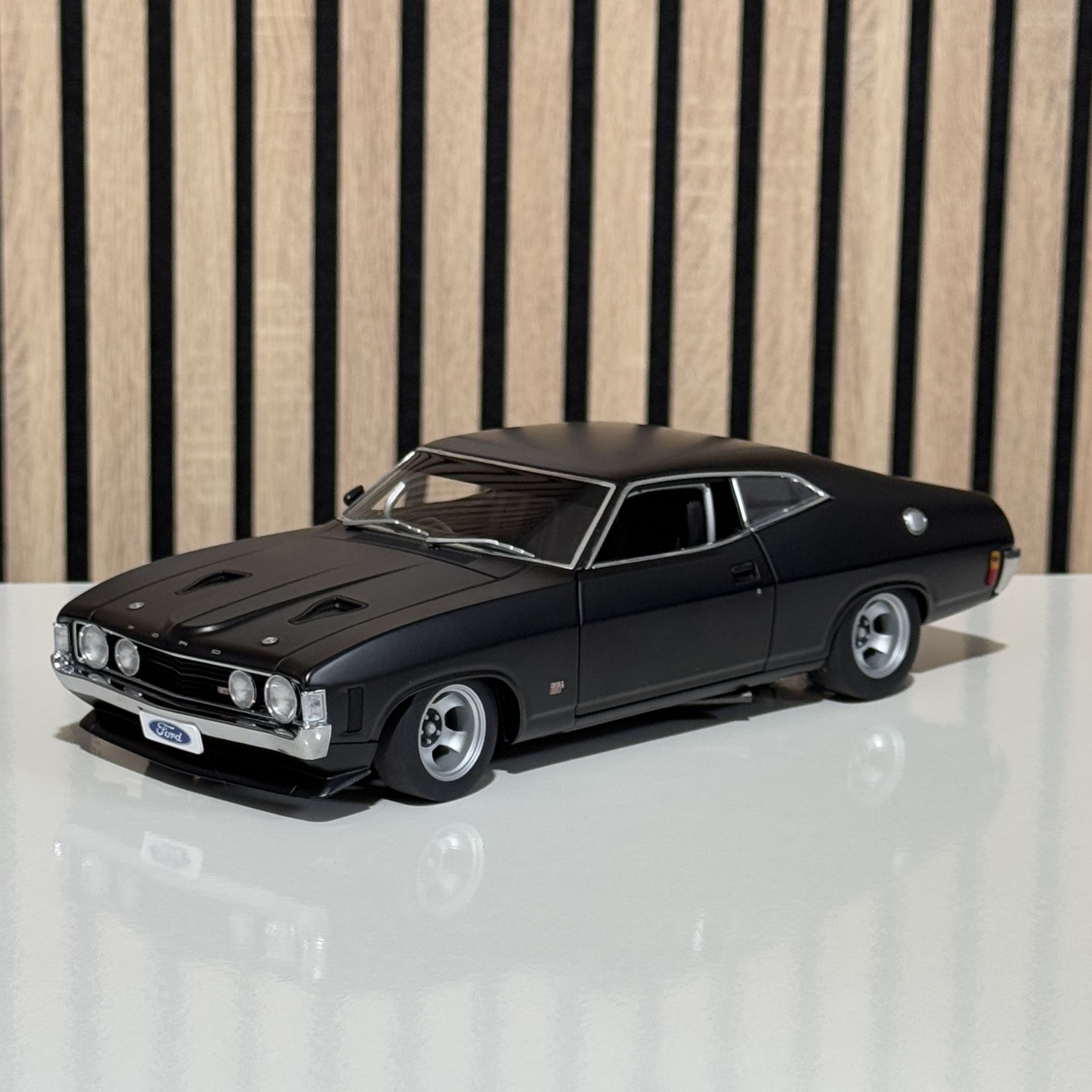 1:18 Ford XA Falcon GT Hardtop Plain Body Black - Autoart