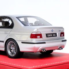 1:18 BMW M5 E39 Titanium Silver 2002 - Otto Mobile