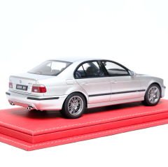 1:18 BMW M5 E39 Titanium Silver 2002 - Otto Mobile