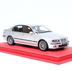 1:18 BMW M5 E39 Titanium Silver 2002 - Otto Mobile