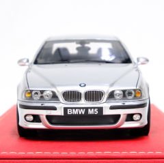 1:18 BMW M5 E39 Titanium Silver 2002 - Otto Mobile