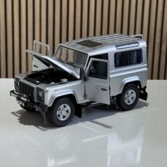 1:18 Land Rover Defender 90 Indus Silver - Kyosho