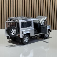 1:18 Land Rover Defender 90 Indus Silver - Kyosho