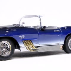 1:18 Chevrolet Corvette Spider Mako Shark 1961 - Autoart