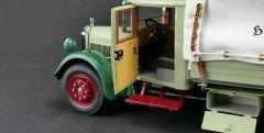1:18 Mercedes-Benz LO 2750 Truck 1933 - CMC