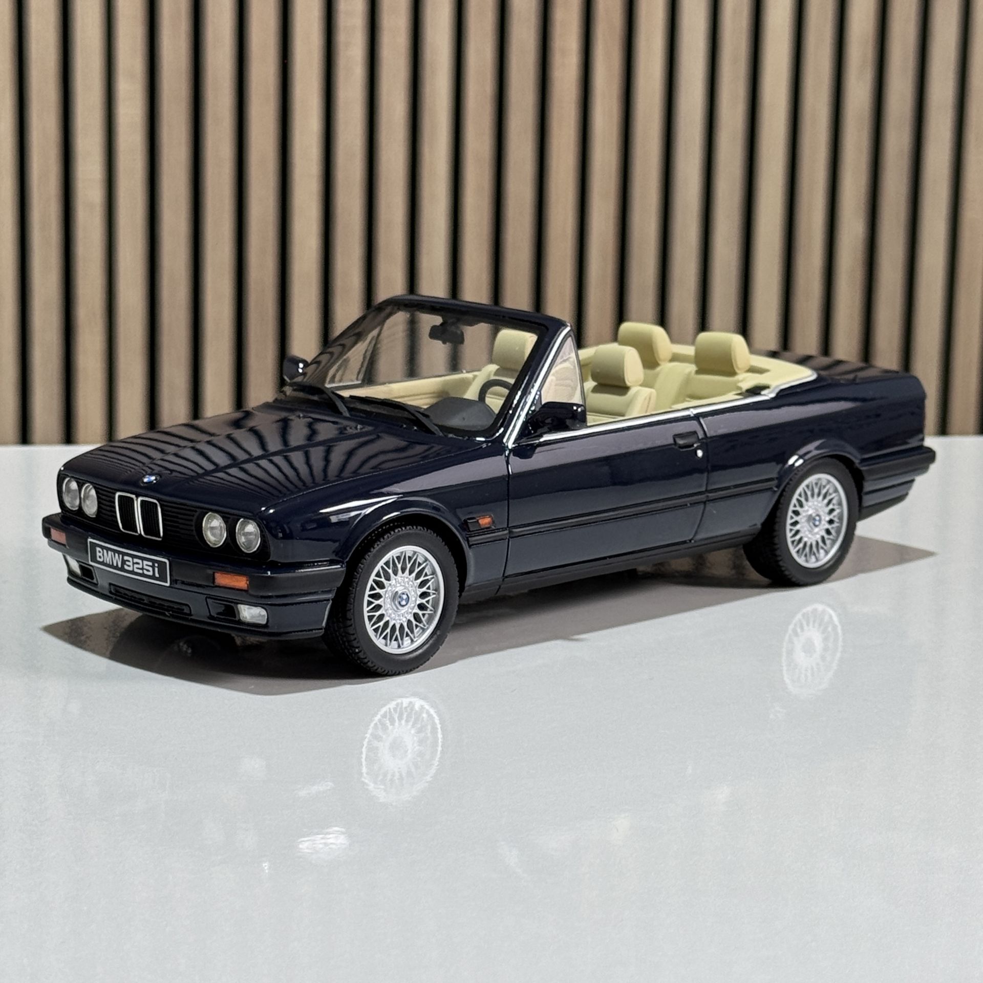 1:18 BMW 325i E30 Cabriolet 1988 Atlantis Blue OT114 - Otto