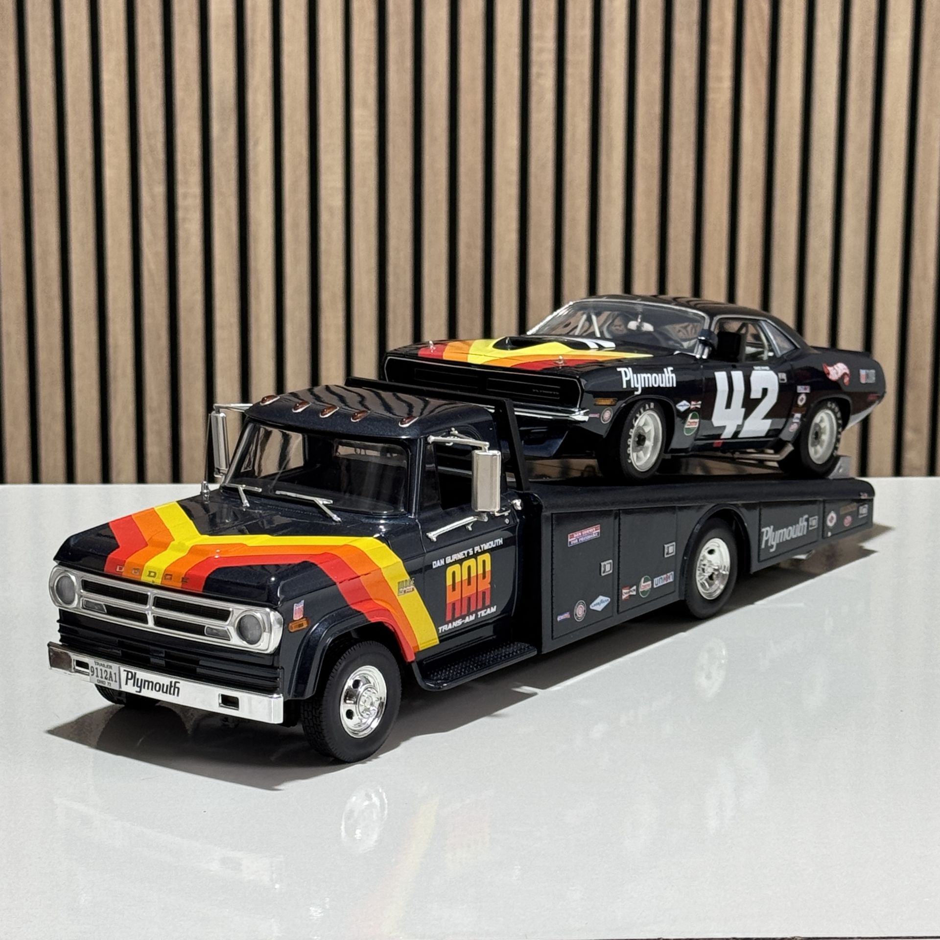 1:18 Dan Gurney's Plymouth Set Barracuda+Dodge D300 - ACME