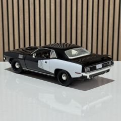 1:18 Plymouth Hemi Barracuda Black and White 1971 - ACME