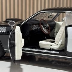1:18 Plymouth Hemi Barracuda Black and White 1971 - ACME