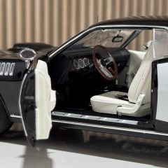1:18 Plymouth Hemi Barracuda Black and White 1971 - ACME