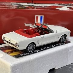 1:18 Ford Mustang Convertible 1964 1/2 - Precision 100