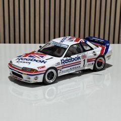 1:18 Nissan Skyline R32 Reebok with Driver Figure - Autoart Mill
