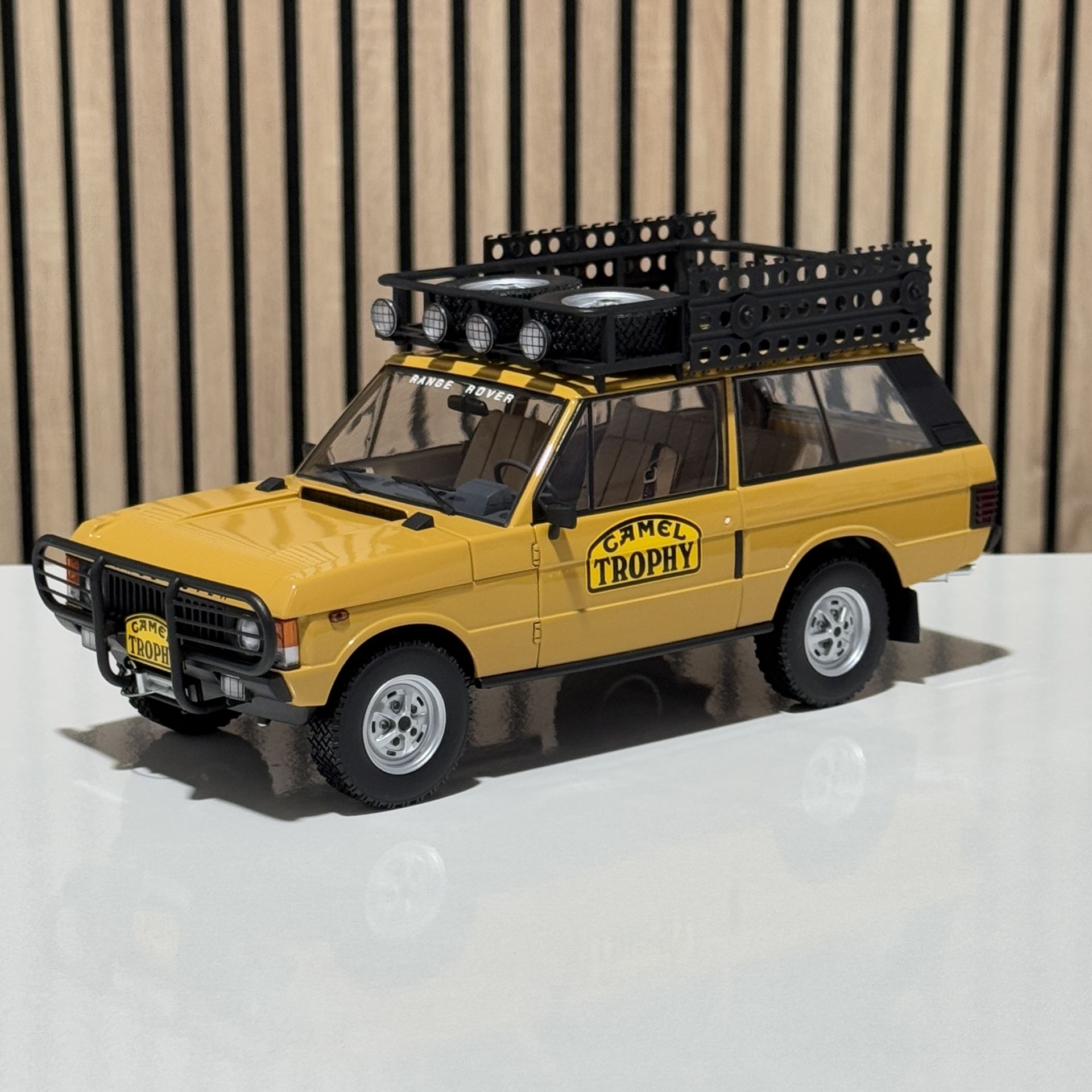 1:18 Land Rover Range Rover Camel Trophy Papua New Guinea 1982 - Almost Real