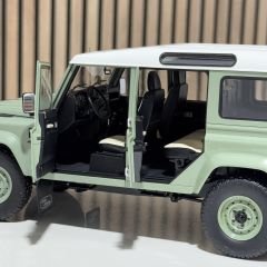 1:18 Land Rover Defender 110 Heritage Edition 2015- Almost Real