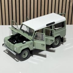 1:18 Land Rover Defender 110 Heritage Edition 2015- Almost Real