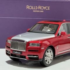 1:18 Rolls-Royce Cullinan Red/Silver - Dealer Edition