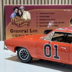 1:18 Dodge Charger General Lee The Dukes of Hazzards -Auto World