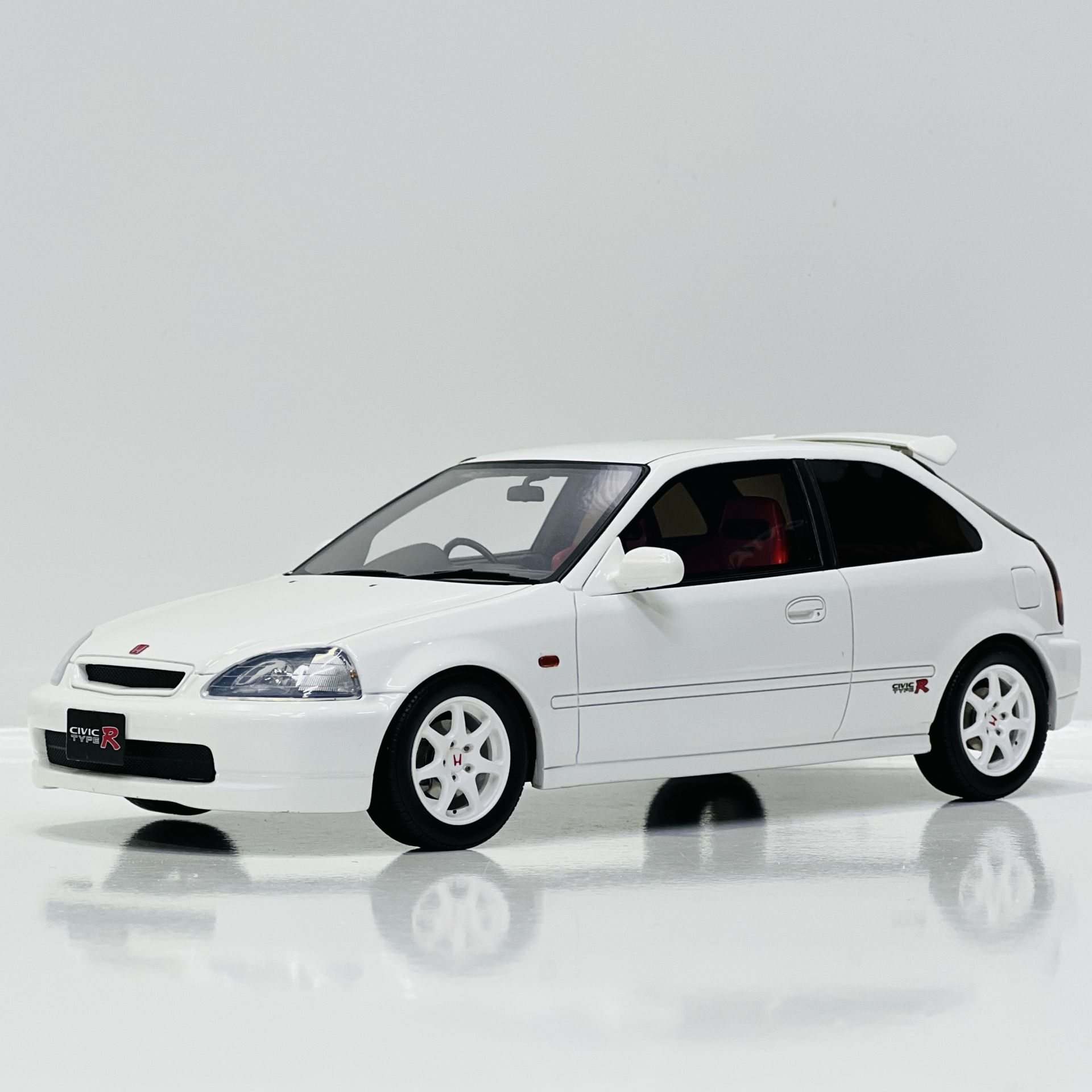 1:18 Honda Civic Type R EK9 - Otto Mobile
