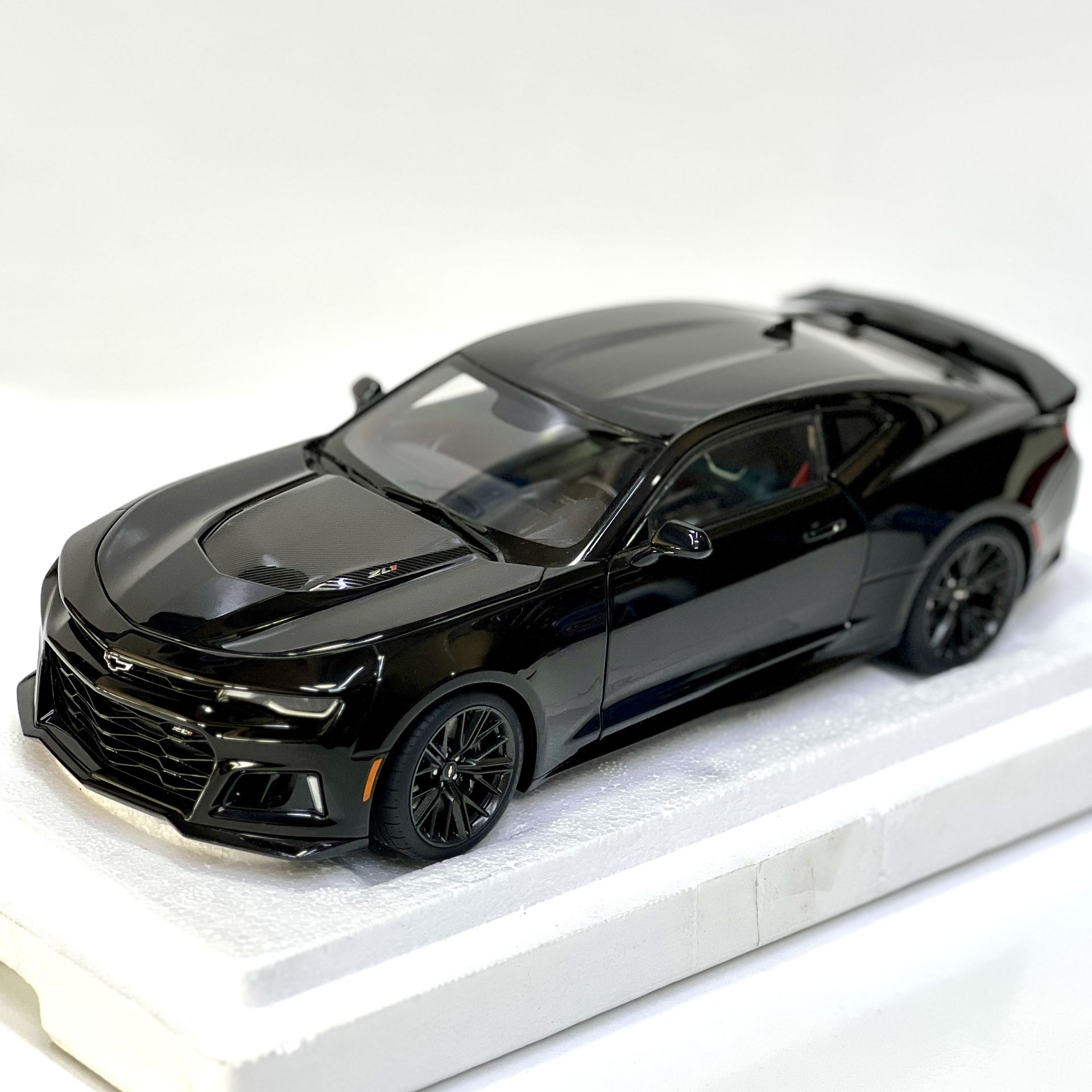 1:18 Chevrolet Camaro ZL1 Coupe 2017 Black - Autoart