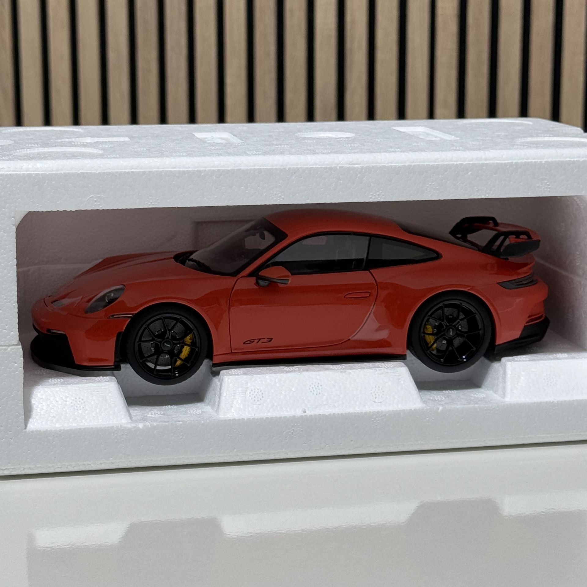 1:18 Porsche 911 GT3 992 Orange 2021 - Norev