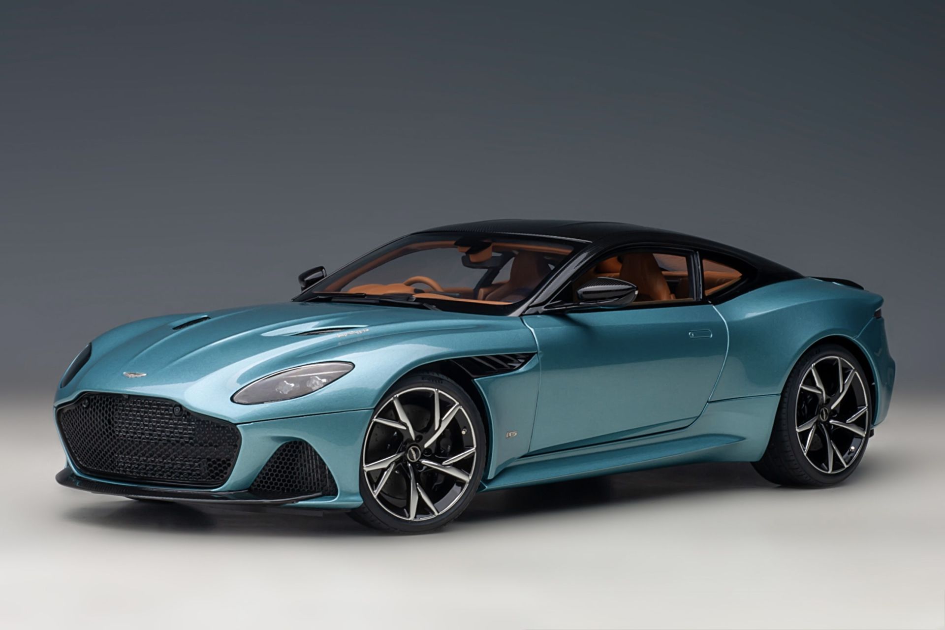 1:18 Aston Martin DBS Superleggera Caribbean Blue 70299 -Autoart