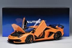 1:18 Lamborghini Aventador SVJ Pearl Orange 79218 - Autoart