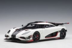 1:18 Koenigsegg One:1 White/Carbon Black 79016 - Autoart